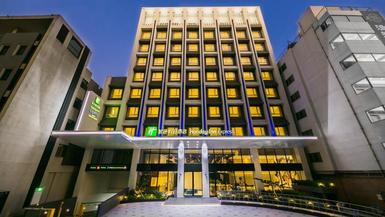 Holiday Inn Express Taichung Fengchia, an IHG Hotel Exterior foto