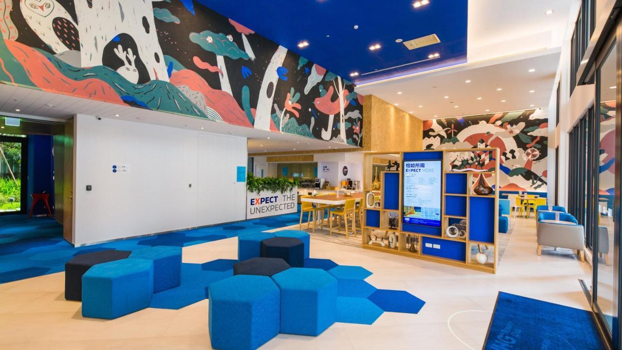 Holiday Inn Express Taichung Fengchia, an IHG Hotel Exterior foto