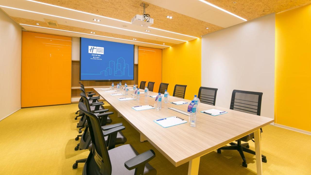 Holiday Inn Express Taichung Fengchia, an IHG Hotel Exterior foto