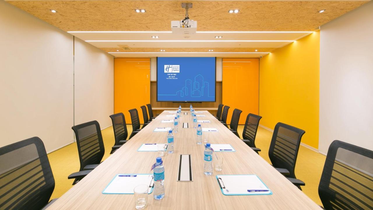 Holiday Inn Express Taichung Fengchia, an IHG Hotel Exterior foto