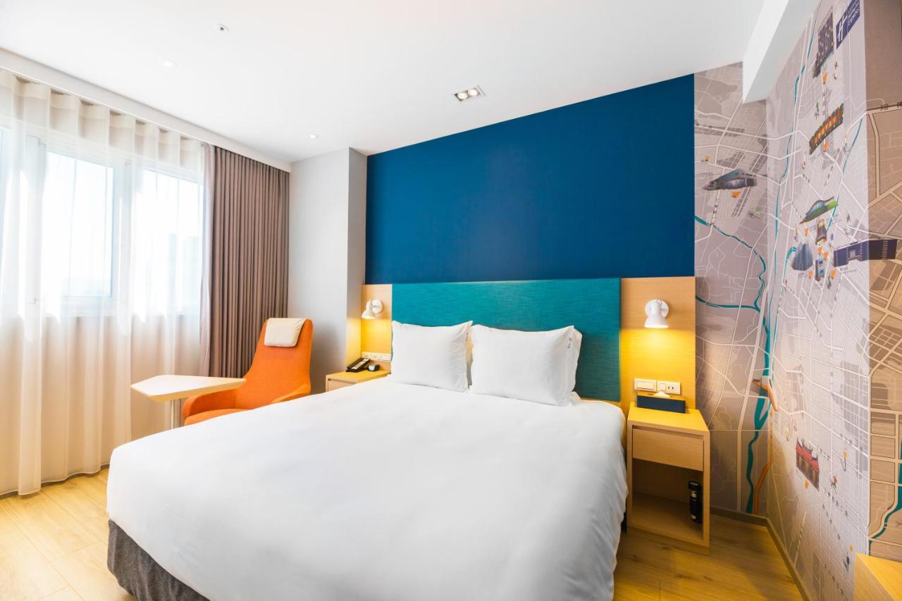 Holiday Inn Express Taichung Fengchia, an IHG Hotel Exterior foto