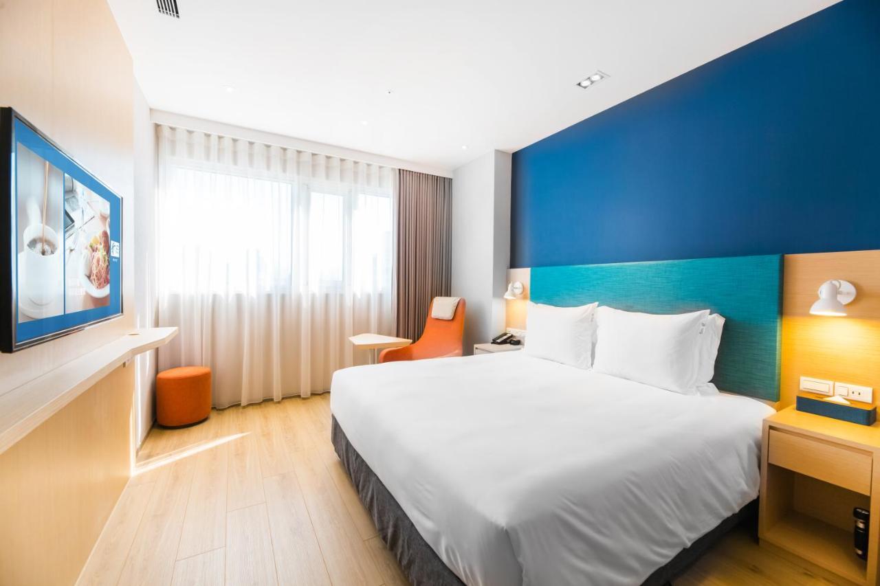 Holiday Inn Express Taichung Fengchia, an IHG Hotel Exterior foto