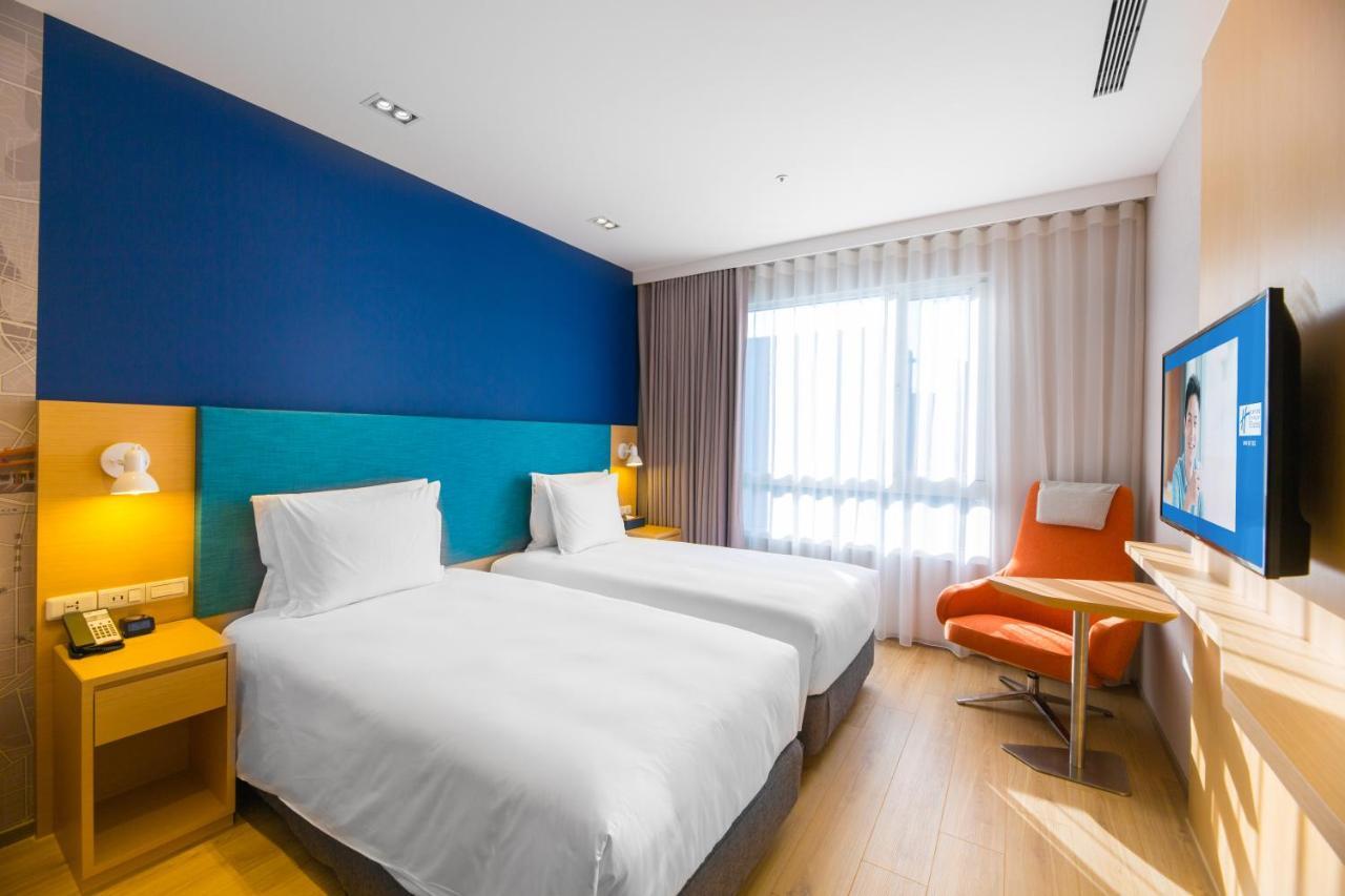 Holiday Inn Express Taichung Fengchia, an IHG Hotel Exterior foto