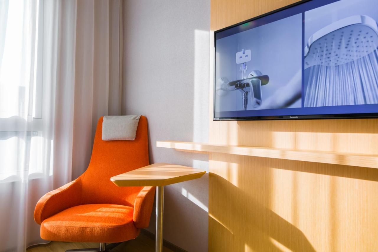 Holiday Inn Express Taichung Fengchia, an IHG Hotel Exterior foto