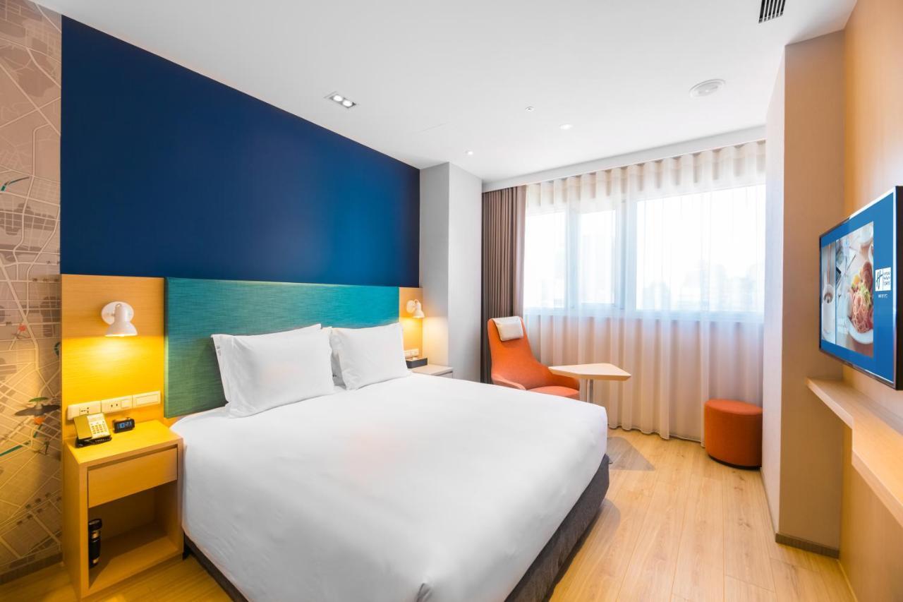 Holiday Inn Express Taichung Fengchia, an IHG Hotel Exterior foto